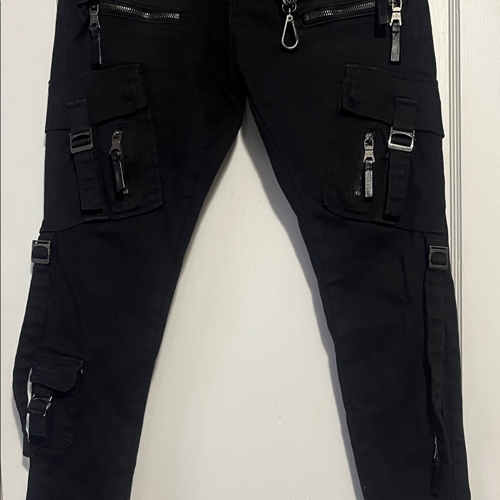 Smuggler’s Moon Edgy Black Cargo Pants with Zipper Details 30x31 - Picture 2 of 10